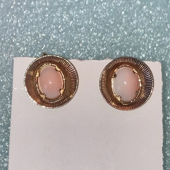 Screwback Pale Pink Oval Cabechons set in Gold-filled Non-pierced Earrings - Picture 1 of 5